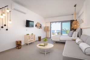 Deluxe Suite with Sea View | 1 makuuhuone, äänieristys, silitysrauta/-lauta, vuodevaatteet