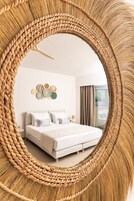 Junior Suite with Sea View | 1 quarto, quartos à prova de som, ferros/tábuas de passar roupa