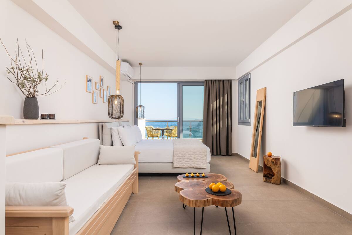 Superior Suite with Sea View | 1 sovrum, ljudisolering, strykjärn/strykbräda och sängkläder