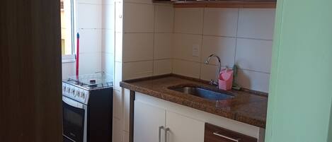 Micro-ondes, four, plaque de cuisson