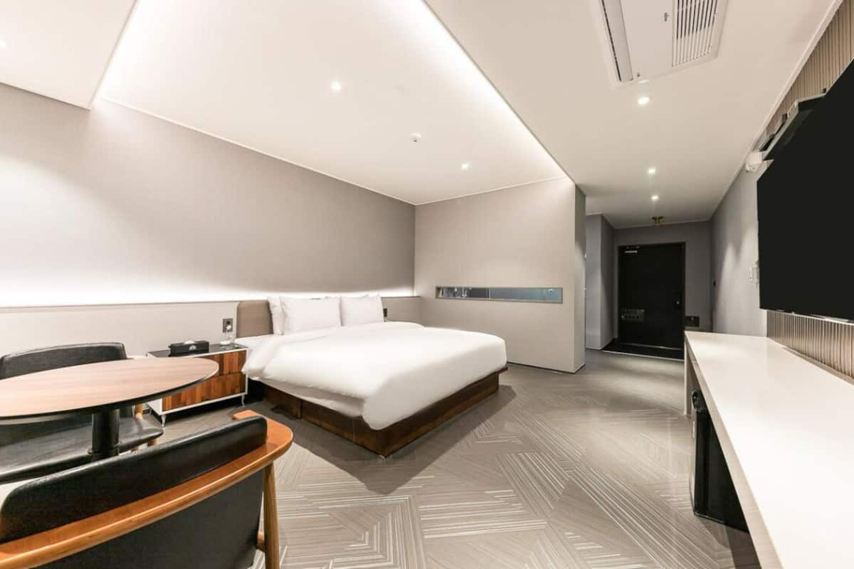 Deluxe Double Avenue | 2 bedrooms, premium bedding, free minibar items, desk