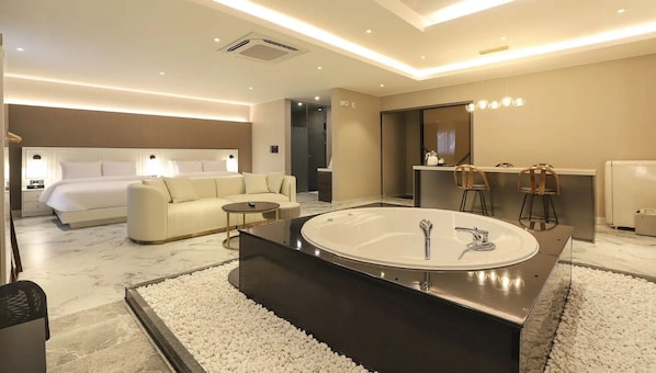 Suite Family Twin Avenue - Spa | Hochwertige Bettwaren, Minibar (mit einigen kostenlosen Artikeln)