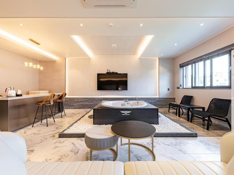 Suite Family Twin Avenue - Spa | Premium bedding, free minibar items, desk, laptop workspace