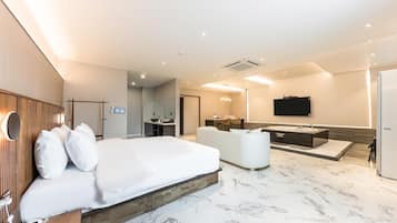 Suite King Avenue - Spa | 2 soveværelser, premium-sengetøj, gratis produkter i minibaren