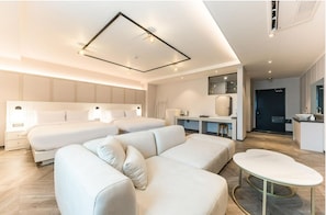 Premium Twin Avenue | Premium bedding, free minibar items, desk, laptop workspace