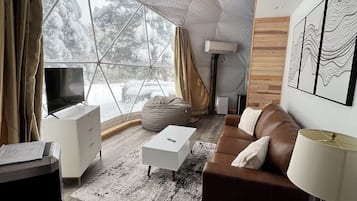 テレビ、暖炉