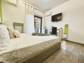 1 habitación, escritorio, tabla de planchar con plancha y wifi gratis