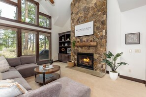 Smart TV, fireplace, DVD player, table tennis