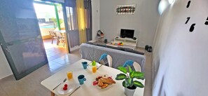 Dining - Ferienwohnung Calma, in Costa Calma, Gemeinschaftspool, Terrasse, Wifi (Costa Calma)