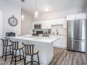 Stovetop, coffee/tea maker, cookware/dishes/utensils, ice maker - The Sandcastle  Charming Ground-Level Duplex with Dock & Inch Beach Access in Key Colony Beach (Key Colony Beach)