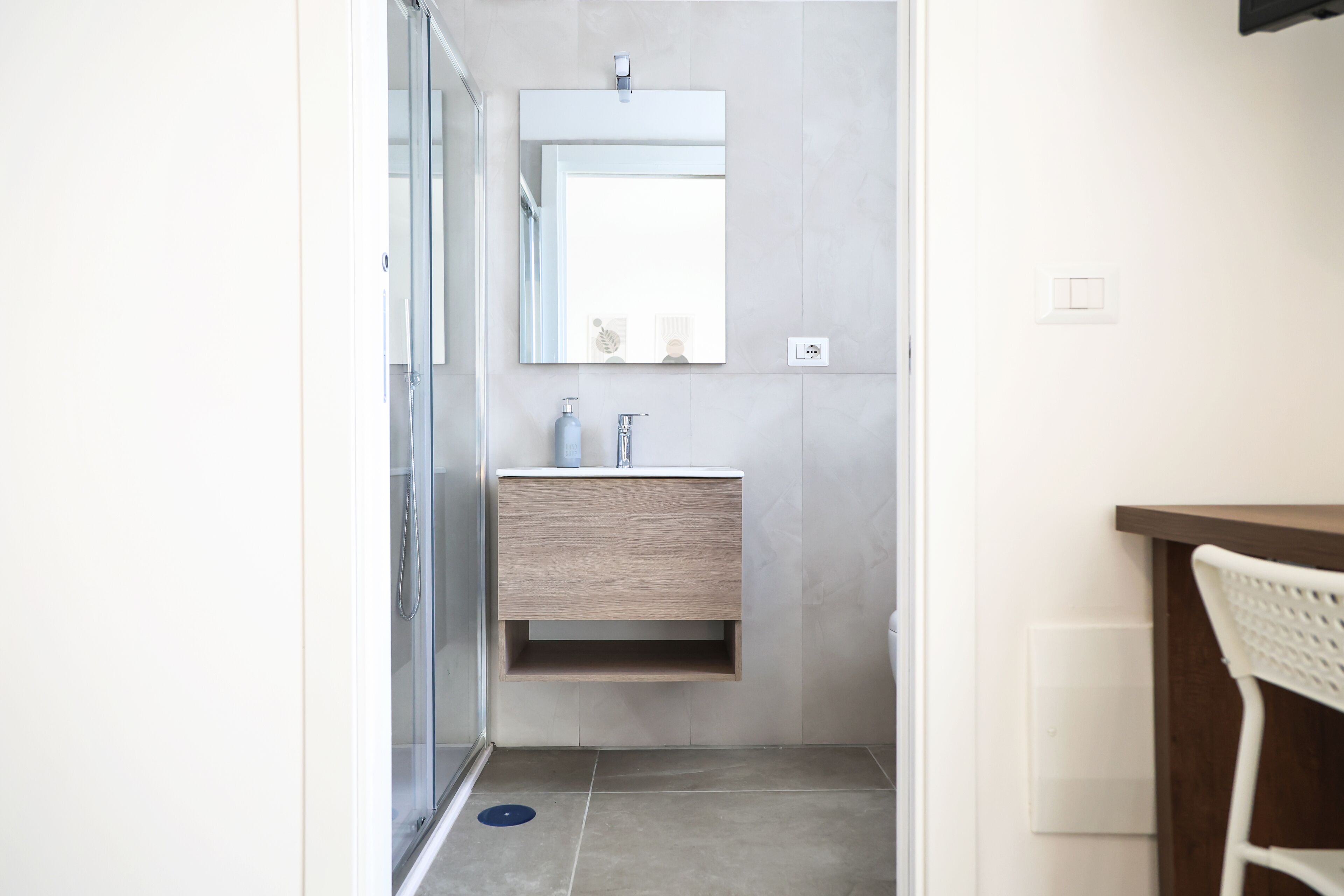 Quarto luxo, 1 quarto, vista para o jardim | Roupas de cama antialérgicas, edredons de pluma, escrivaninha