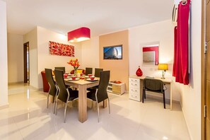 Dining - Blue 2: Two-Bedroom Apartment in St. Julian's (Swieqi)