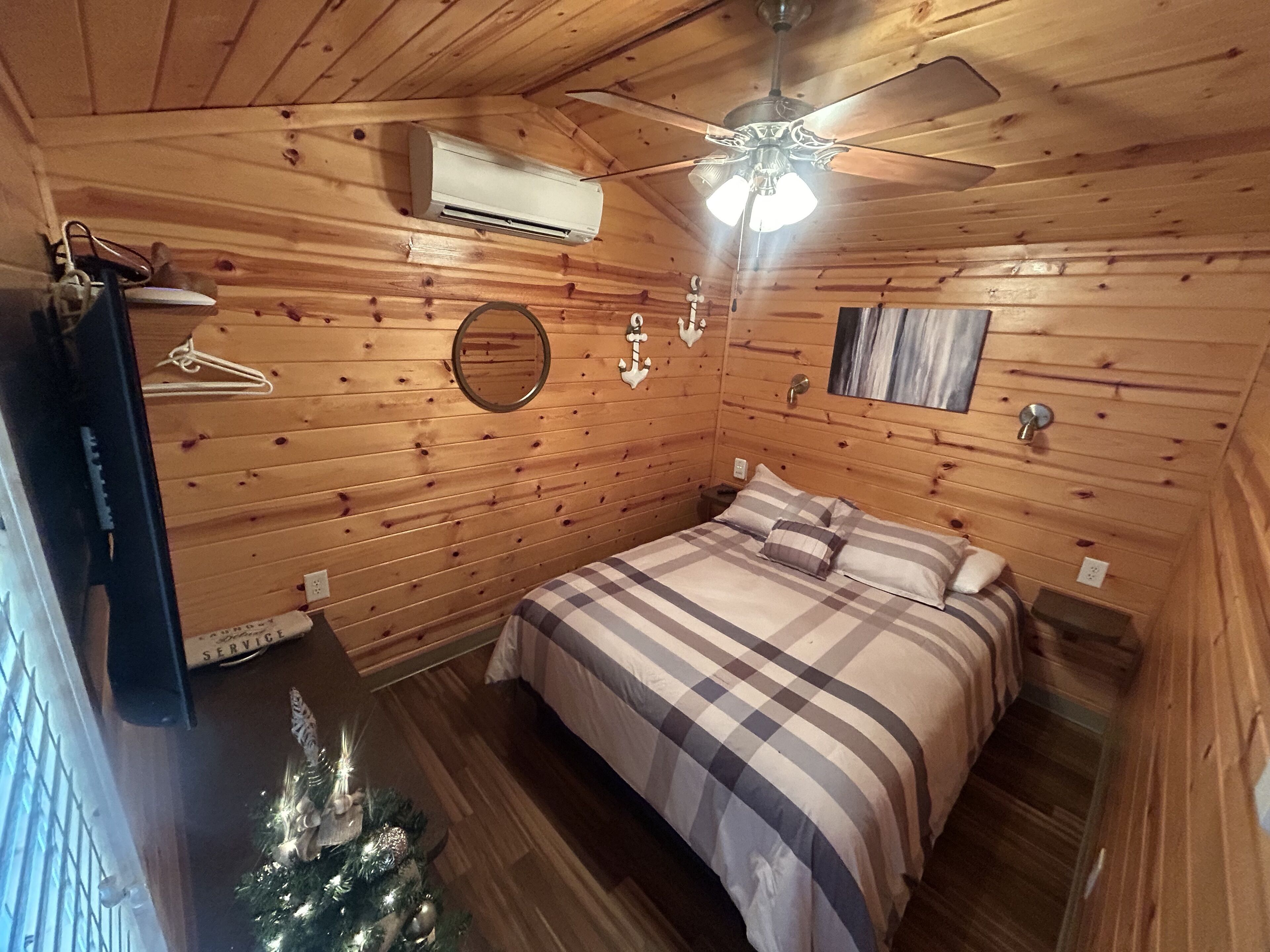 2 bedrooms, travel crib, free WiFi, bed sheets