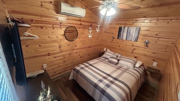 2 bedrooms, travel crib, free WiFi, bed sheets