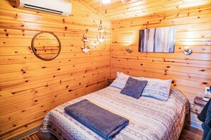2 Schlafzimmer, Reisekinderbett, kostenloses WLAN, Bettwäsche