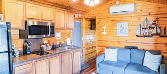 Cozy Lake Front Park Model on Douglas Lake with Hot Tub!