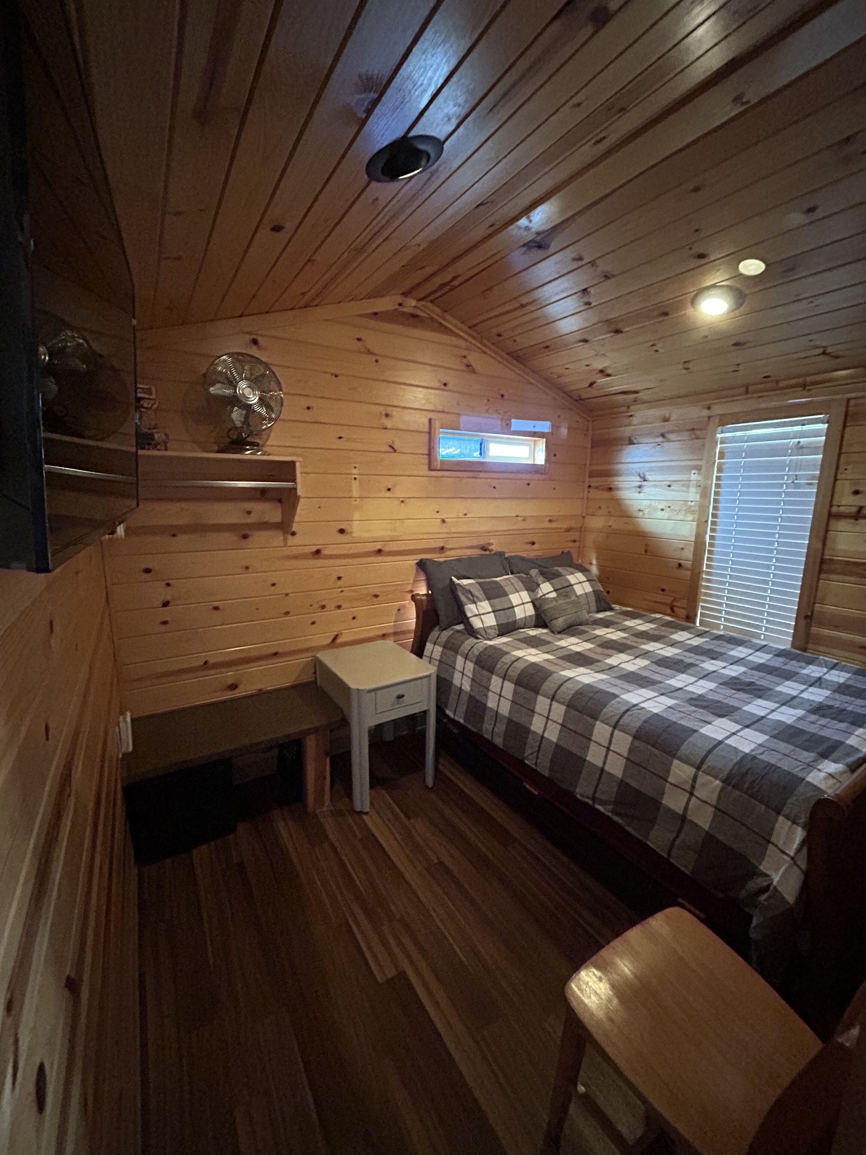 2 bedrooms, travel crib, free WiFi, bed sheets