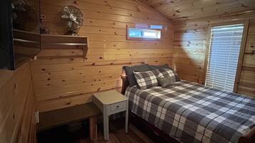 2 bedrooms, travel crib, free WiFi, bed sheets