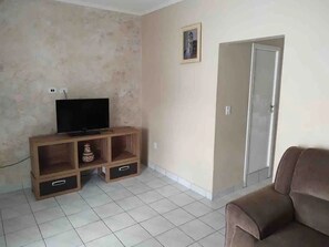Living area - Casa em Praia Grande com Piscina a 130 m Praia (Maracanã Praia Grande)