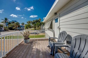 Terrace/patio - 161 Gulf Island Dr. - Short Walk to Beach (Fort Myers Beach)