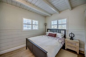 3 bedrooms, iron/ironing board, free WiFi, bed sheets - 161 Gulf Island Dr. - Short Walk to Beach (Fort Myers Beach)