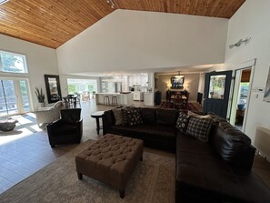 Smart TV, fireplace, books, printers - Waterfront 2 bed 2bath on a beautiful tidal cove close to Bowdoin & the Islands (Brunswick)