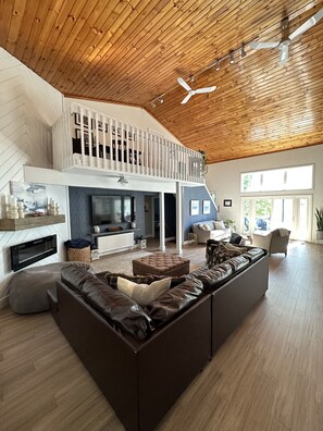 Smart TV, fireplace, books, printers - Waterfront 2 bed 2bath on a beautiful tidal cove close to Bowdoin & the Islands (Brunswick)