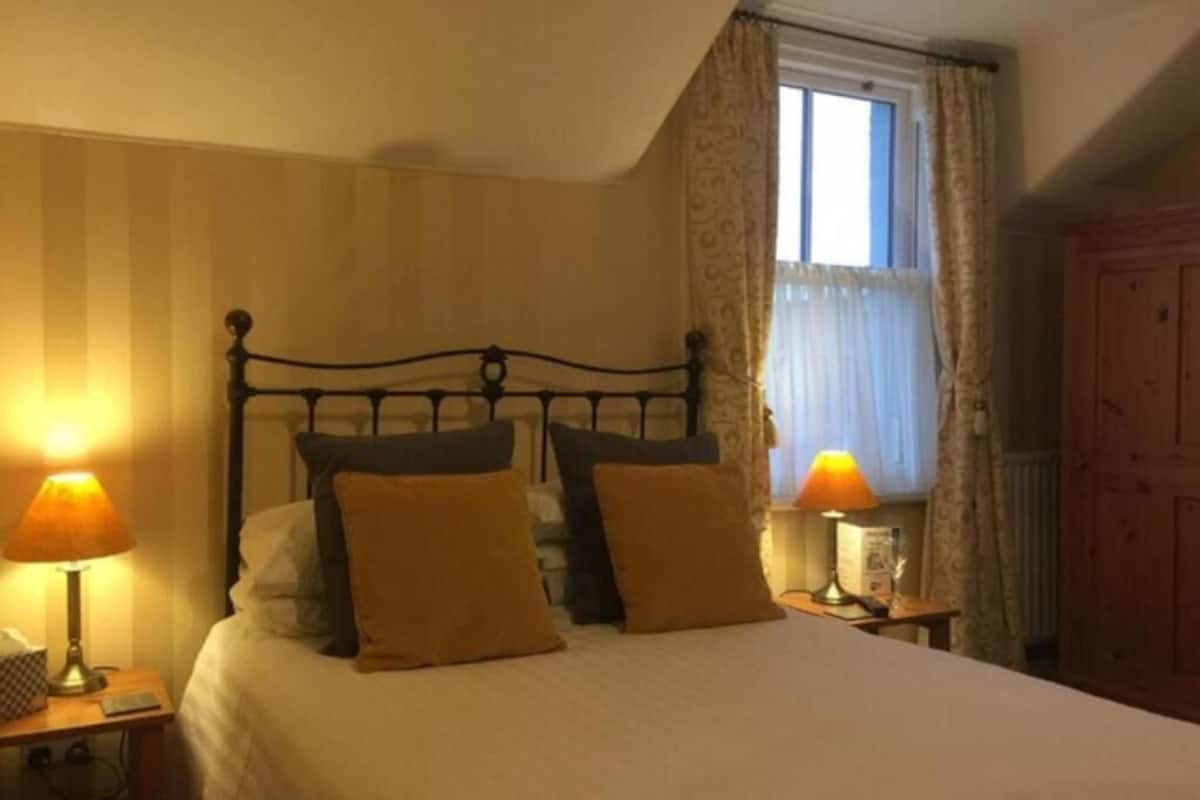Habitación doble tradicional | Tabla de planchar con plancha y wifi gratis