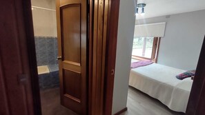 3 bedrooms, desk, free WiFi, bed sheets