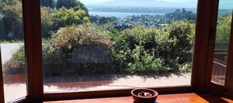 Casa con Vista Panorámica al Lago y Volcán