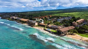 An aerial view of a coastal hotel with beachfront properties, a pool, and a view of the ocean. - Beautiful Beachfront Bungalow (Lahaina)