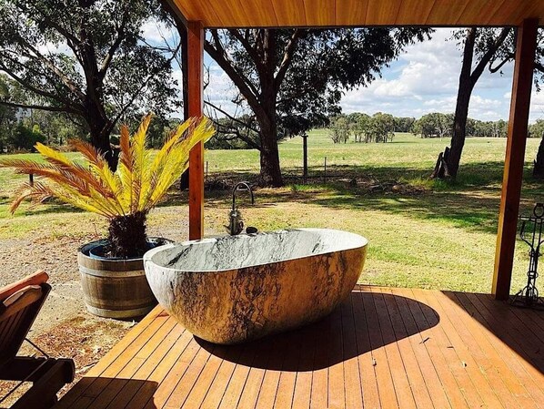 Terrace/patio - Lima Lodge - 19kms from Mansfield (Lima East)