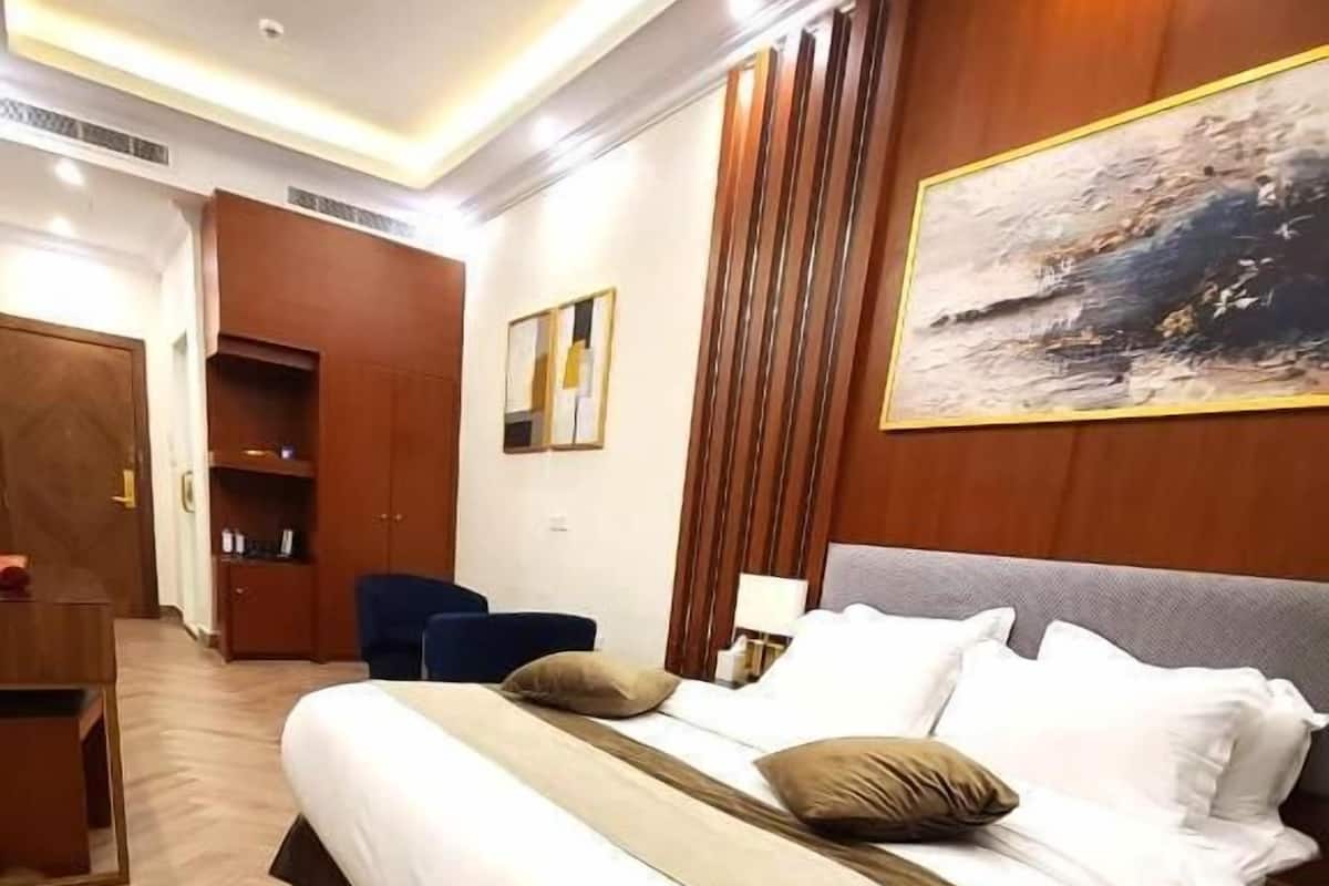 Blackout drapes, soundproofing, iron/ironing board, free WiFi