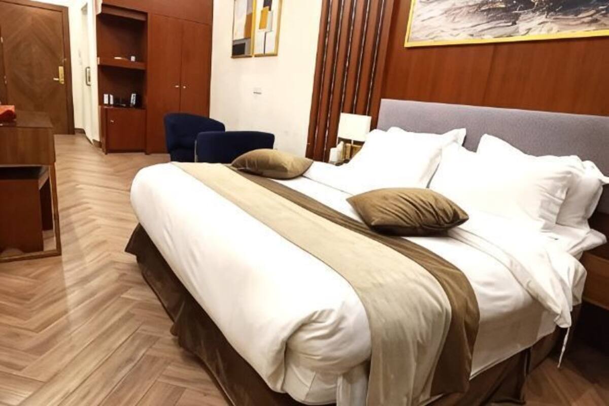 Blackout curtains, soundproofing, iron/ironing board, free WiFi