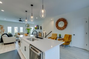 Interior - Luxurious 3 BR Distillery District Townhouse - Eight Belles (LEXINGTON)