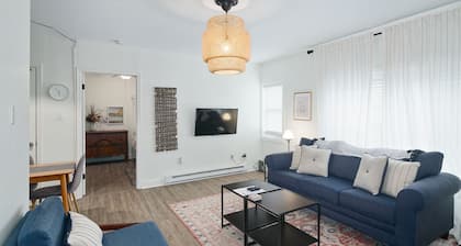 2BR by the Park, Walkable to Main St