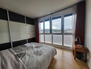 2 bedrooms, desk, iron/ironing board, travel cot