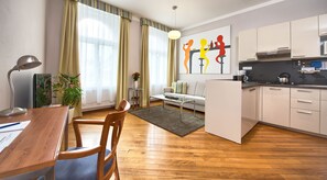 TV, DVD player - MAS 204 - Historical Charm and Modern Comfort One-Bedroom Apartments on Masna (Hlavní mesto Praha)