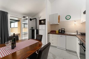 Refrigerador, microondas, horno y lavavajillas