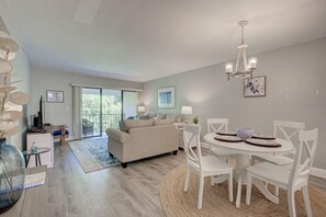 Condo, 1 King Bed with Sofa bed (Anna Maria Island Runaway Tropical Es) | Dining - Anna Maria Island Runaway Tropical Escape (Bradenton Beach)