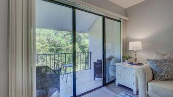 Kondominium, 1 Tempat Tidur King dengan tempat tidur Sofa (Anna Maria Island Runaway Tropical Es) | Area keluarga | Kantor