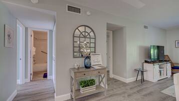 Condo, 1 King Bed with Sofa bed (Anna Maria Island Runaway Tropical Es) | Interior