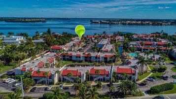 Kondominium, 1 Tempat Tidur King dengan tempat tidur Sofa (Anna Maria Island Runaway Tropical Es) | Pemandangan dari udara