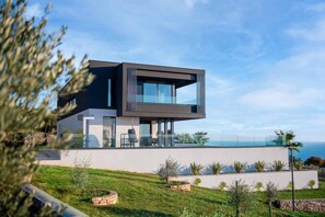 Exterior - Luxury Villa Istrian Panoramica with Heated Pool (Brovinje)