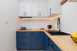 Private kitchen - Aesthetic Deep Blue Apartment by Renters (Gdansk)