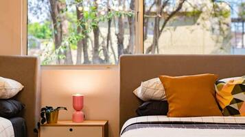 5 bedrooms, desk, travel crib, free WiFi