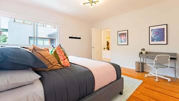 5 bedrooms, in-room safe, desk, iron/ironing board