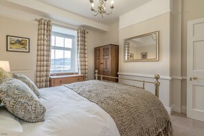 5 dormitorios, tabla de planchar con plancha, cuna de viaje y wifi