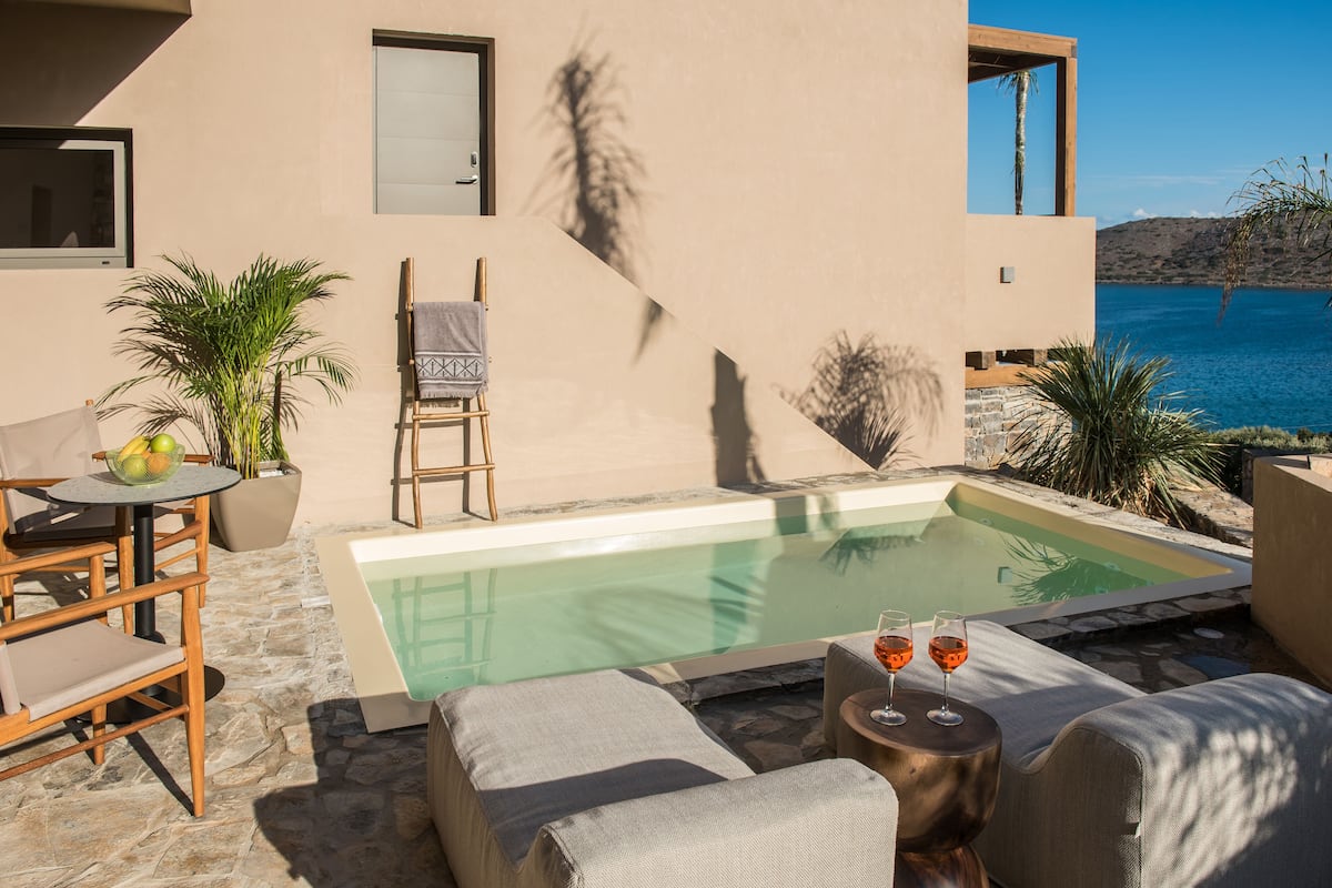 Junior Suite with Plunge Pool and Sea View | Utsikt mot strand/hav