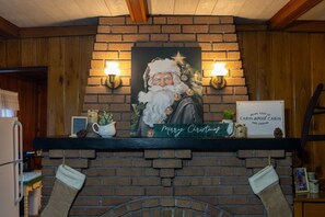 Interior - Large newly remodeled 5 bedroom house close to all Lake Erie Attractions! (Girard)